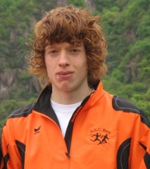 Dorflauf Terlan 2012: Jugendtalent David Andersag hält mittlerweile auch bei den Erwachsenen im Spitzenfeld mit.
