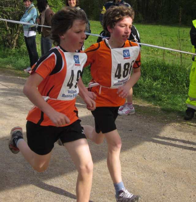 JBL Rungg 2012: Jakob Lemajr (l.) und Lukas Christoph (r.) Kopf an Kopf beim Zieleinlauf