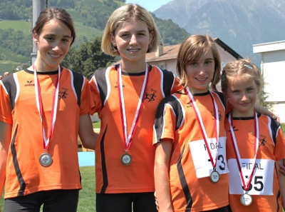 Die erfolgreichen M&auml;dchen des ASC Berg beim Grand Prix in Meran