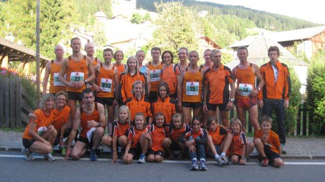 Auch beim Dorflauf in Sarnthein ein starkes Team: die L&auml;uferinnen und L&auml;ufer des ASC Berg 