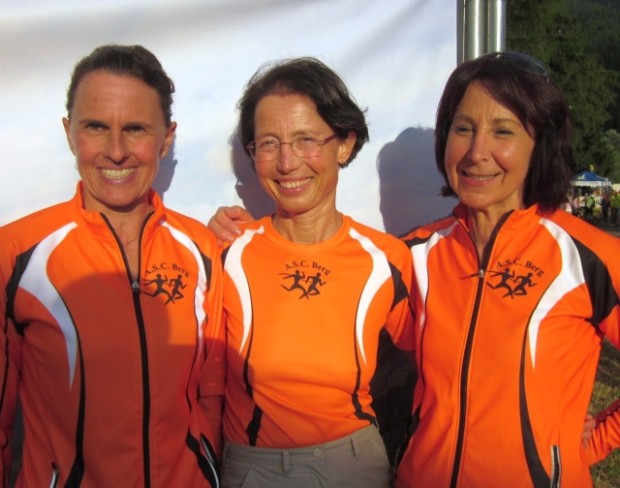 Siegrid Greif, Renate Maoro und Annelies Kofler in lockerer Stimmung nach dem Rennen