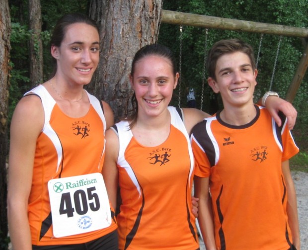 Die drei Goldmedaillenträger Stefanie Auer, Lisa Schrott und Leo Gargitter