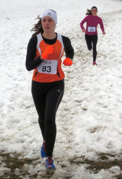 Lisa Schrott auf dem winterlichem Parcours des Georgsturm-Cross