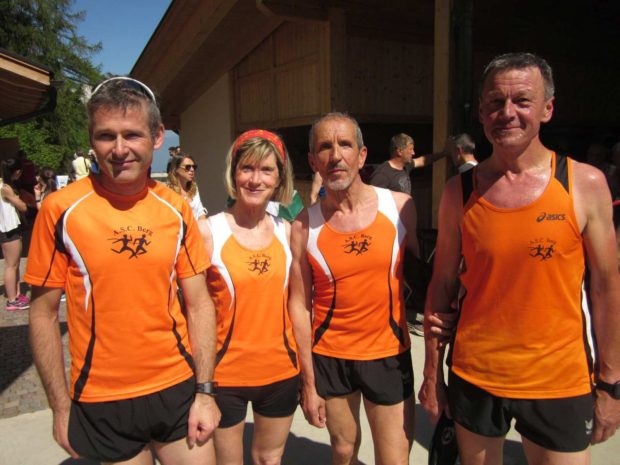 Armin Tschigg, Marlene Zipperle, Helmut Müller und Anton Mitterhofer im Zielgelände in Aldein