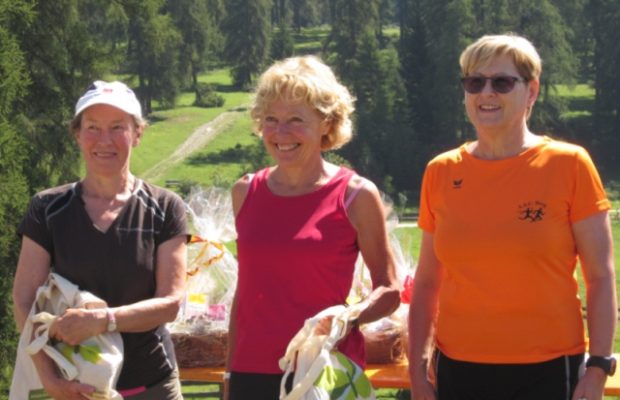 Margit Sandrini (rechts) bei der Preisverleihung in Marinzen