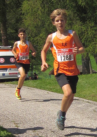 Alexander Malfer und Lukas Sinn beim Spurt kurz vor dem Ziel