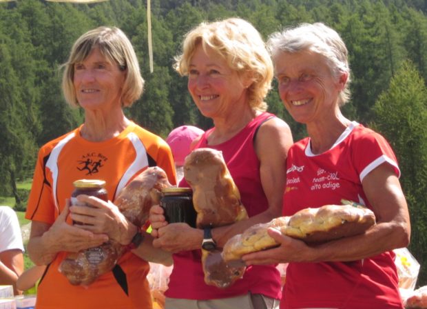 Marlene Zipperle (l.) bei der Siegerehrung in Marinzen