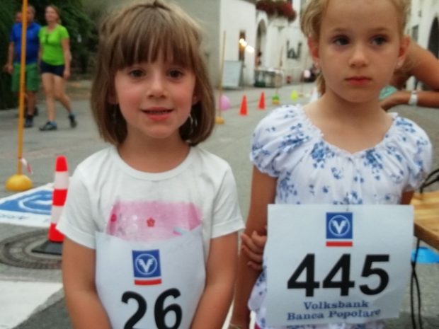 Zwei junge Teilnehmerinnen beim Langen Mittwoch